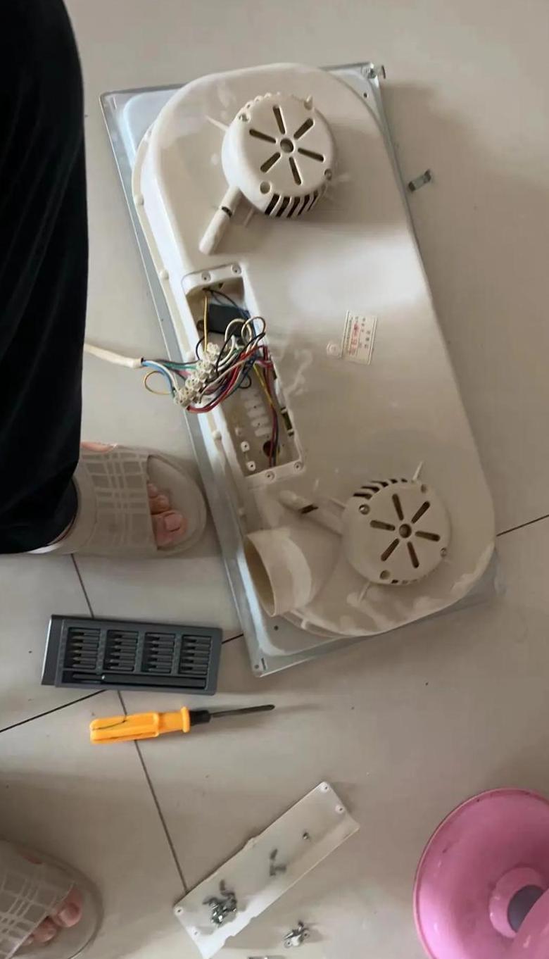 散热器突然不转了什么原因